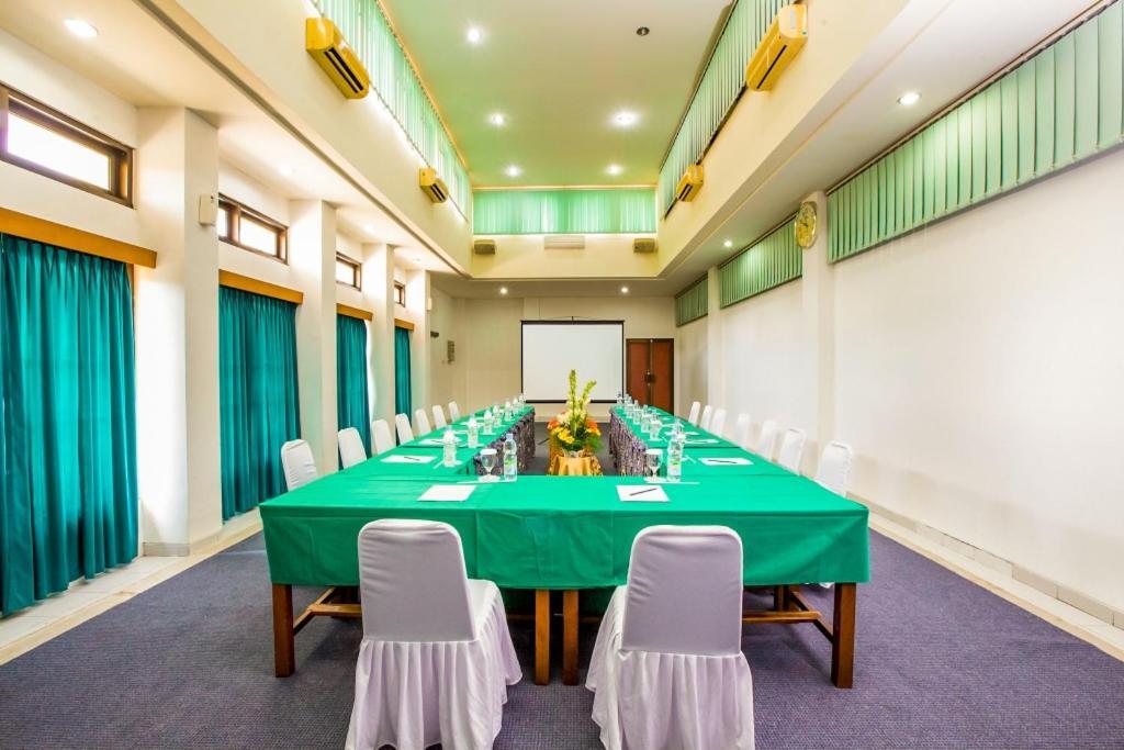 Assalaam Syariah Hotel Solo Colomadu Exterior photo